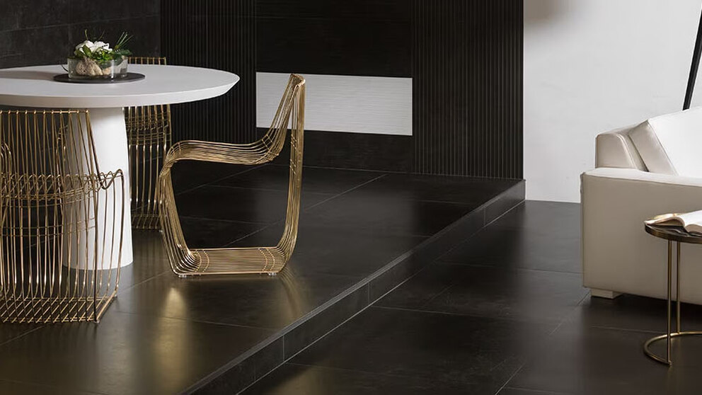 Venis / Porcelanosa Magma Black tegels
